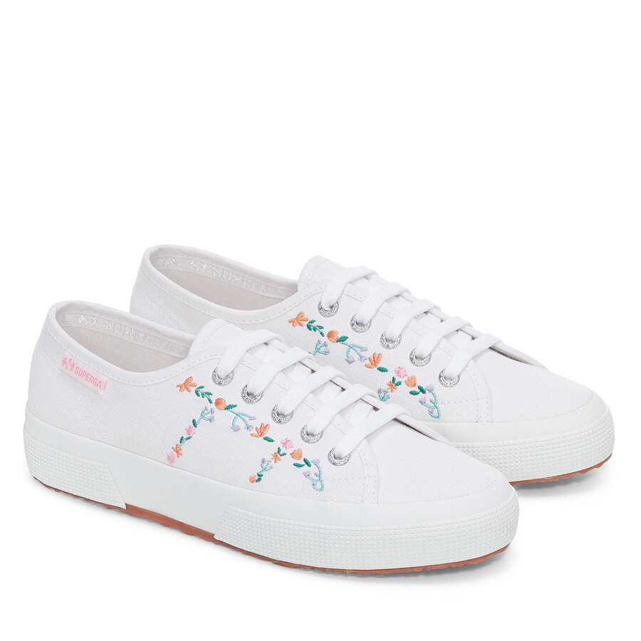 2750 petites fleurs broderie