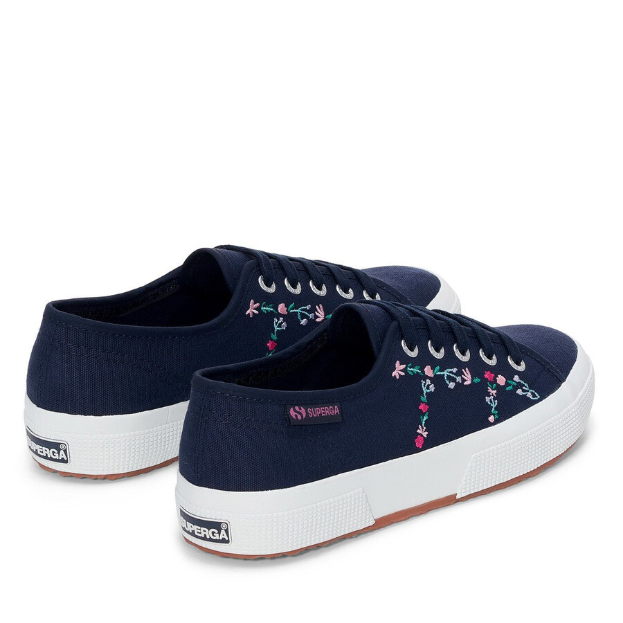 2750 petites fleurs broderie