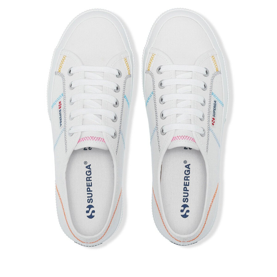 2750 points de croix multicolore